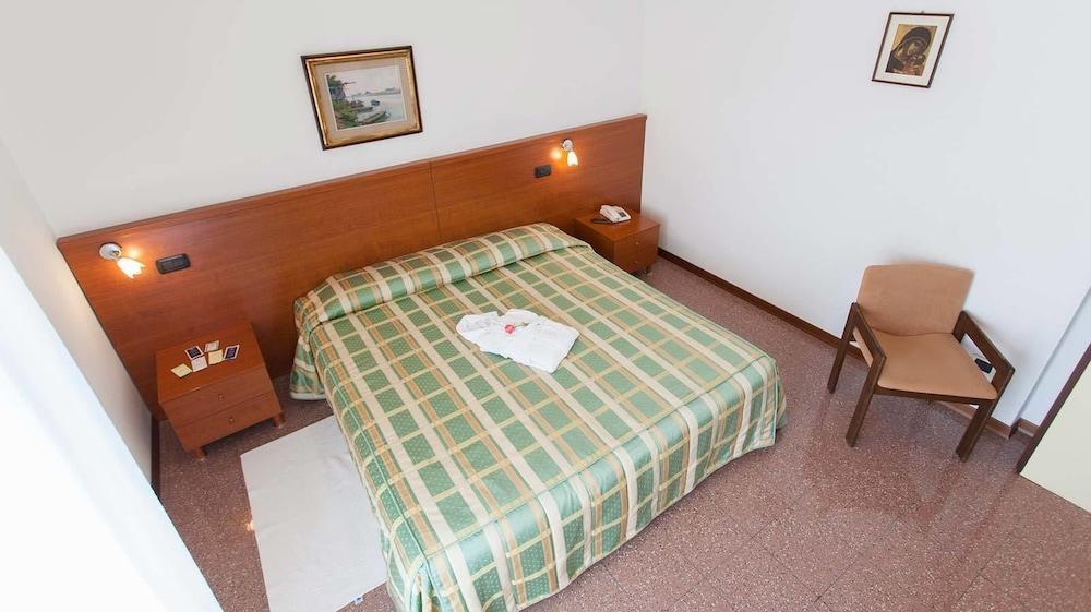 Hotel Rossini Tabiano Terme Exterior photo